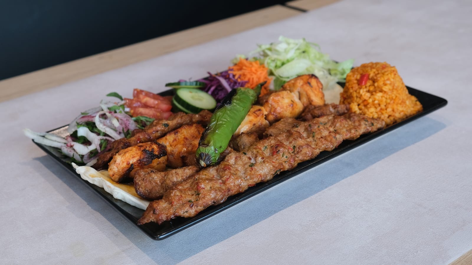 Karışık kebap ve şişler